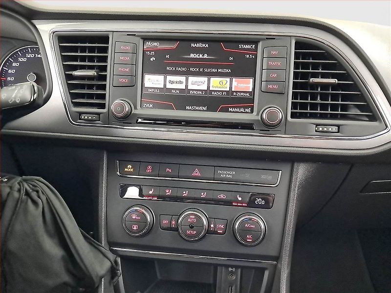 Seat Leon (2016) 1.8 TSI, Serv.kniha, Kůže - fotka 12 z 18