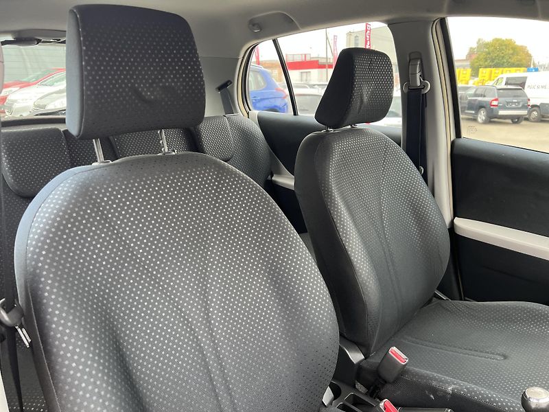 Toyota Yaris 1.3VVT-i 74kw KLIMA PŮVOD ČR  - fotka 28 z 38