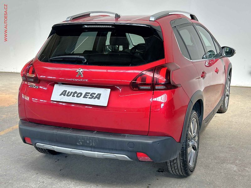 Peugeot 2008 (2019) 1.2 PT, Crossway, navi, panor - fotka 4 z 16