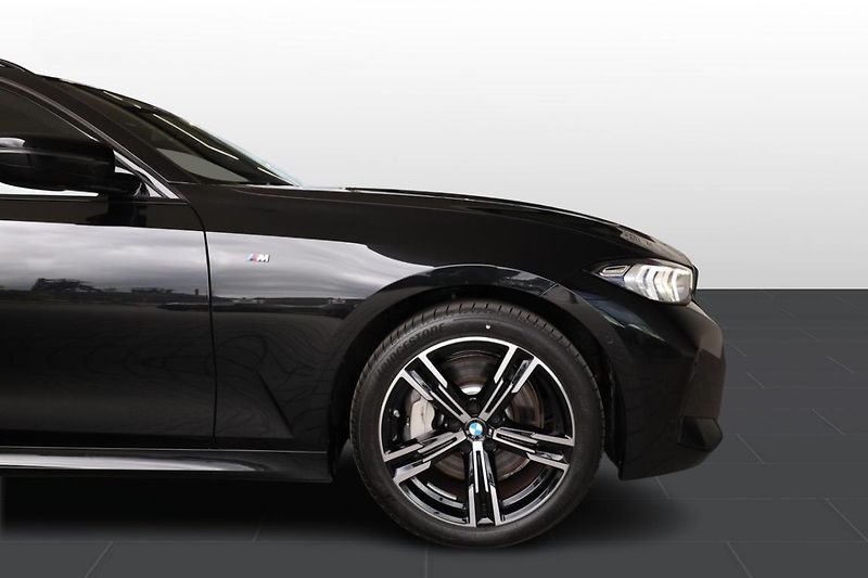 BMW Řada 3 330i xDrive Touring - fotka 10 z 24