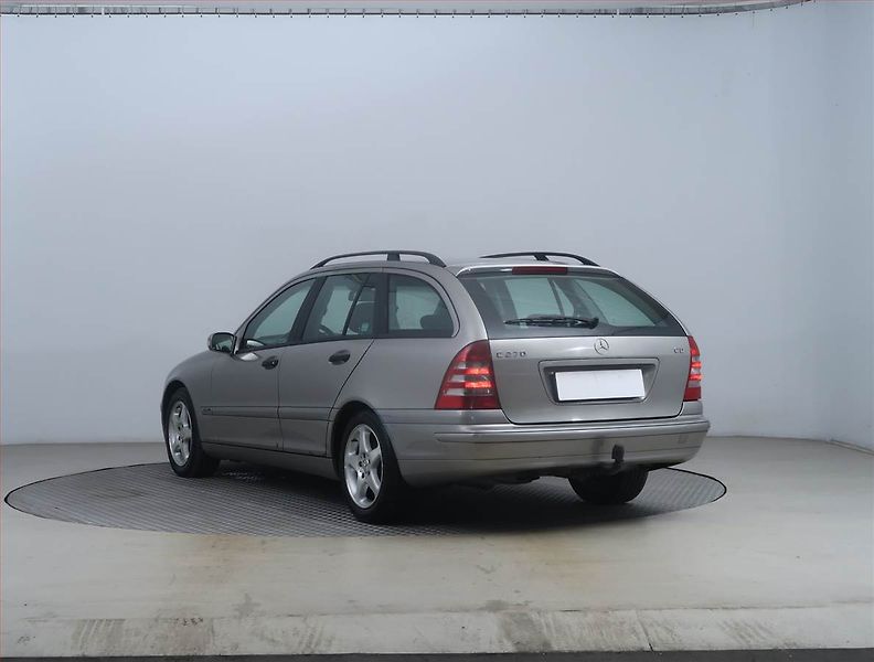 Mercedes-Benz Třídy C (2002) Classic C 270 CDI - fotka 4 z 15