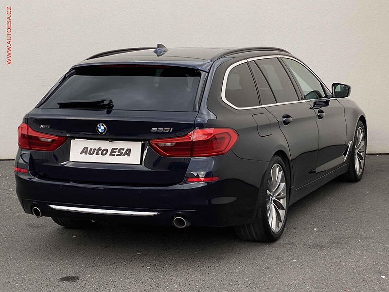 BMW Řada 5 (2018) 2.0 530i xDrive, LuxuryLine - fotka 4 z 21
