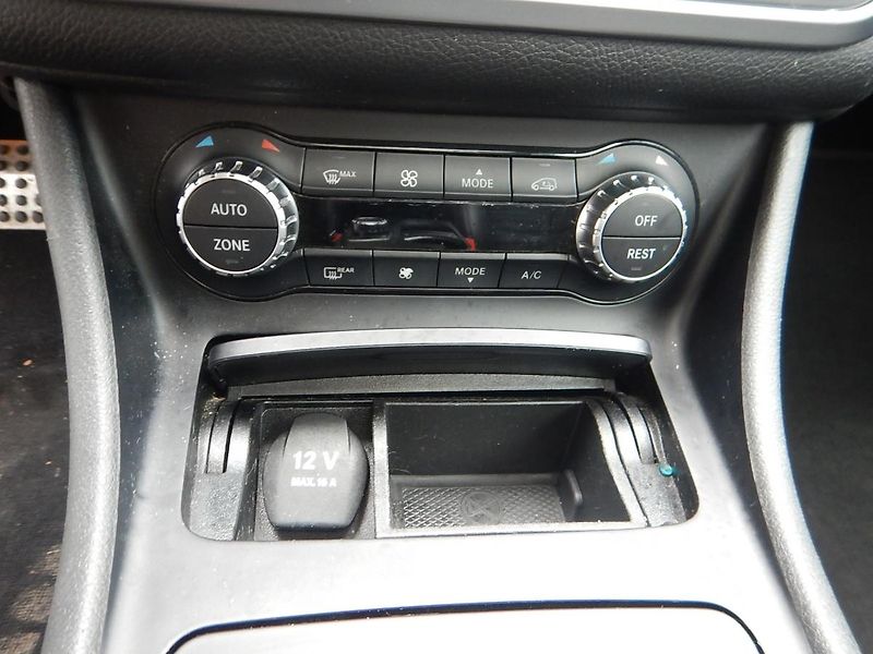 Mercedes-Benz GLA 220 CDI 4MATIC AMG AUTOMAT - fotka 23 z 33