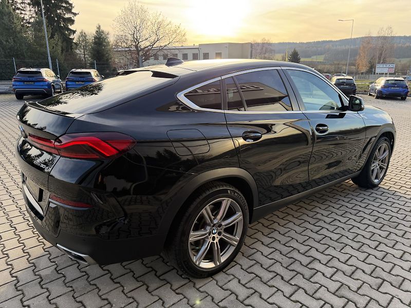 BMW X6 (2022) 30XD 210kW LASER TZ R20 CZ!!!! - fotka 9 z 45