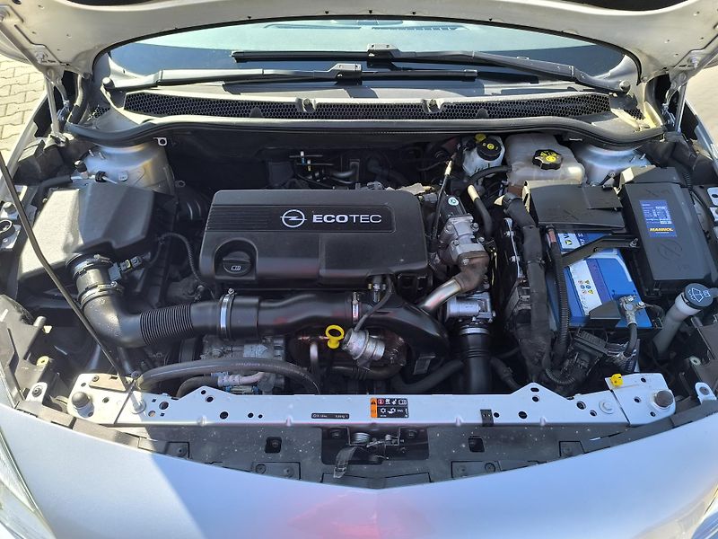 Opel Astra (2011) 1.7 CDTi,SERVISNÍ KN. DOL KM. - fotka 24 z 29