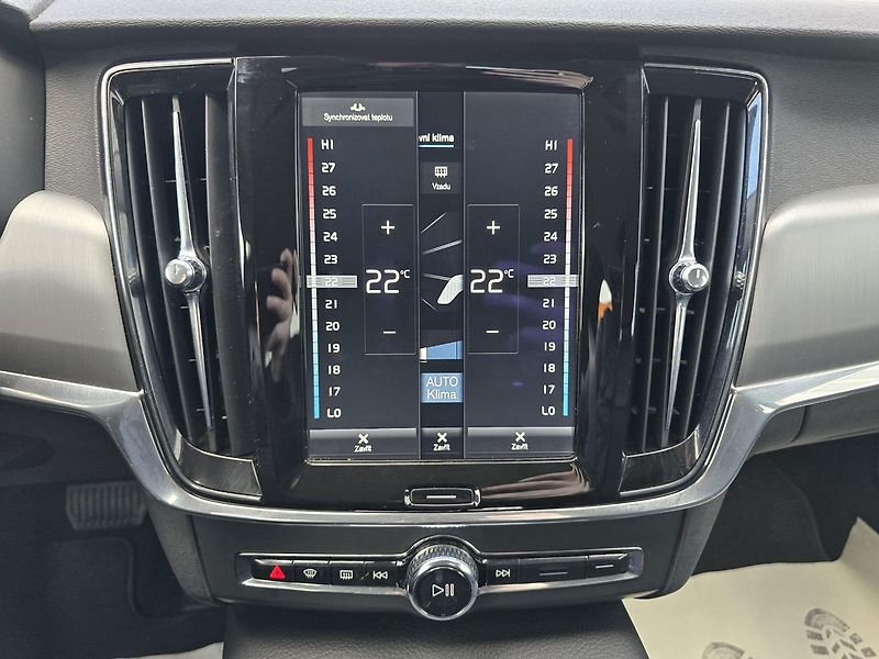 Volvo V90 D4 2,0 140kW 4x4 DPH MOMENTUM - fotka 33 z 45