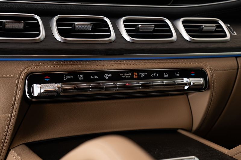 Mercedes-Benz GLS d 4MATIC E-active body control - fotka 13 z 24