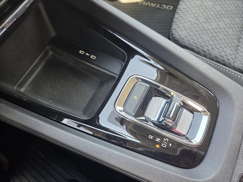 Škoda Octavia 1,5 eTSi DSG Style NEHAVAR. ČR - fotka 17 z 22