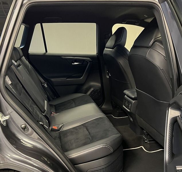 Toyota RAV4 2,5 Hybrid AT AWD GR SPORT - fotka 16 z 20