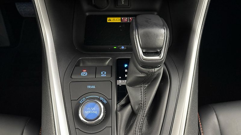 Toyota RAV4 2.5 Hybrid AUT 4WD Adventure - fotka 24 z 30