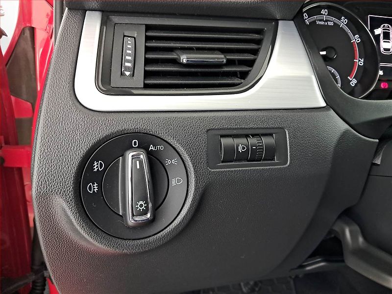 Škoda Rapid (2018) Ambition 1.0 TSI, Serv.kniha - fotka 18 z 21