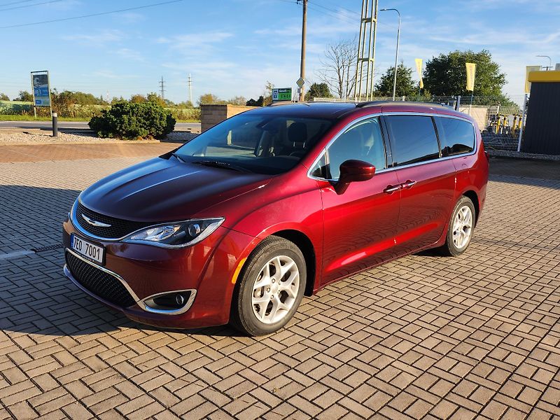 Chrysler Pacifica (2018)  Touring L, 8 míst, LPG, TZ - fotka 1 z 38