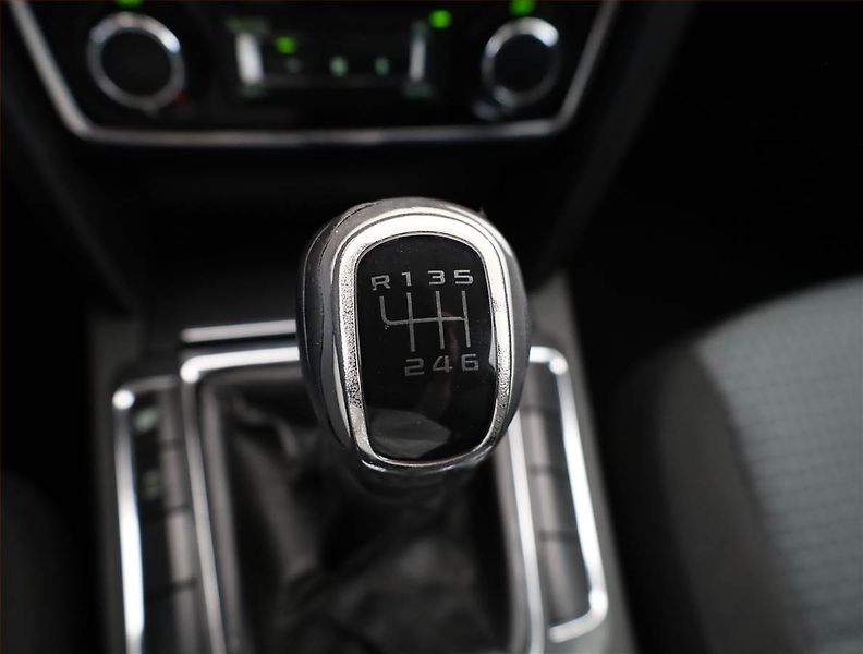 Škoda Superb (2008) 2.0 TDI, po STK - fotka 14 z 16