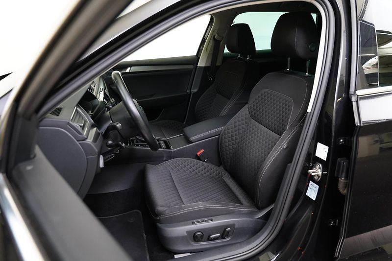 Škoda Superb - fotka 5 z 6