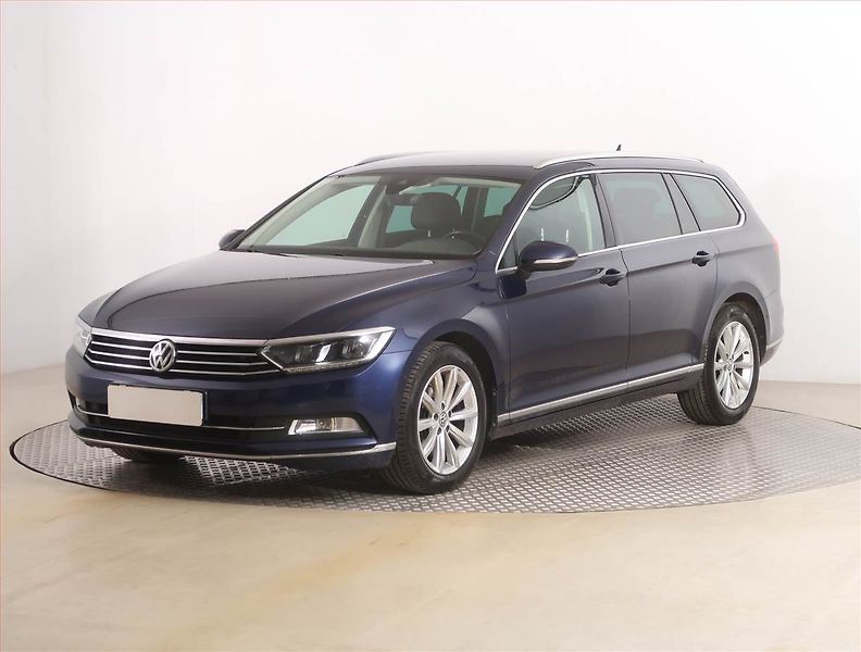 Volkswagen Passat (2019) 2.0 TDI, Kůže, Navi, Tempomat - fotka 2 z 19