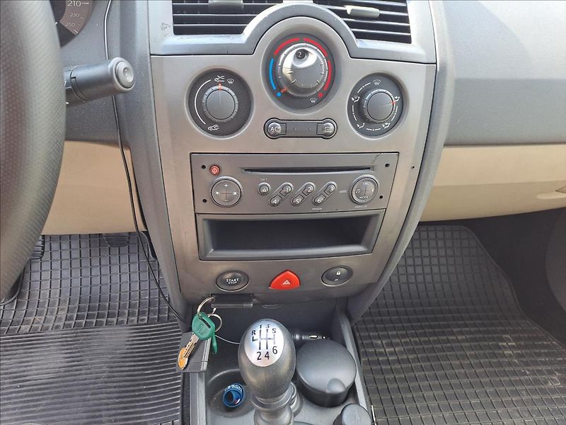 Renault Mégane 1,5 DCI KLIMA,NOVÉ ROZVODY - fotka 11 z 12