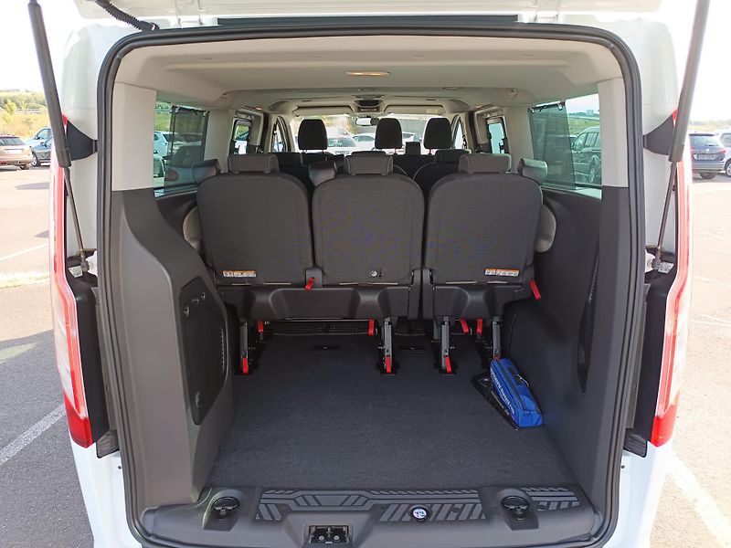 Ford Tourneo Custom (2013) - fotka 35 z 40