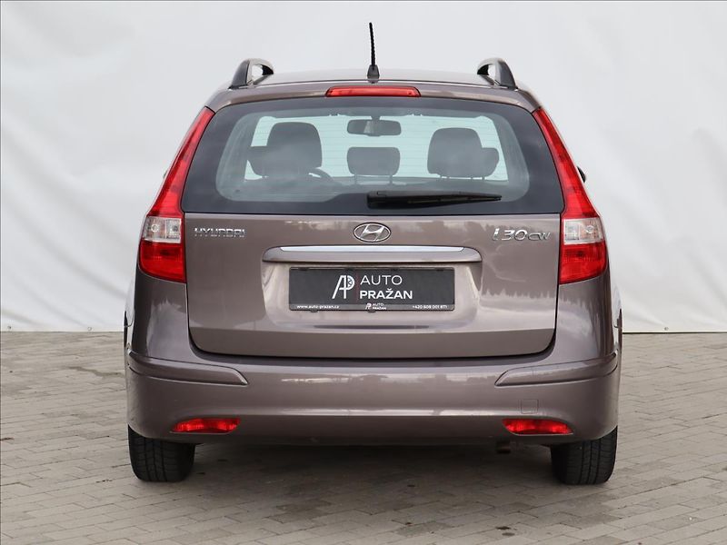 Hyundai i30 1,6   i SW DigiKlima,Tempomat, - fotka 5 z 28