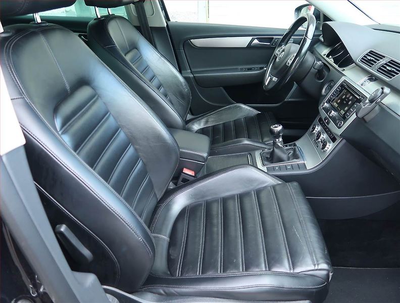 Volkswagen Passat (2012) Highline 2.0 TDI, Navi - fotka 9 z 16