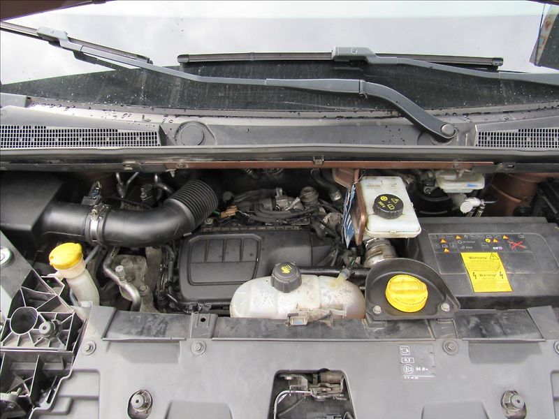 Renault Trafic 1,6 dCi 125 8 míst - fotka 26 z 27