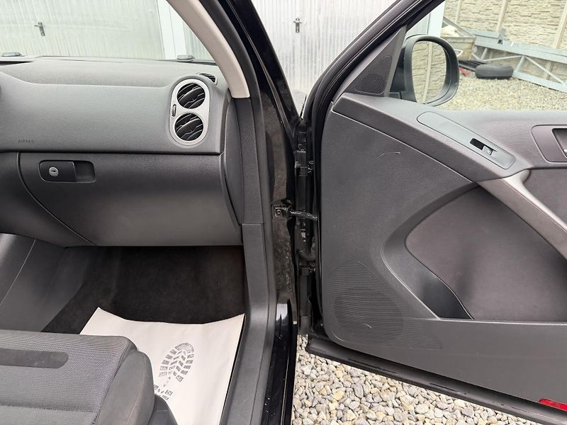 Volkswagen Tiguan 140PS 4x4 DSG PANORAMA - fotka 124 z 158
