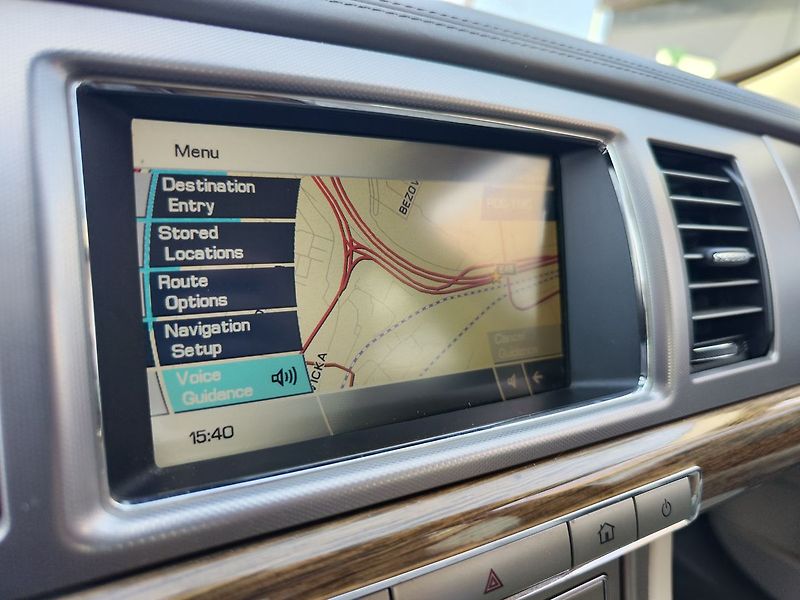Jaguar XF 3.0/202kW V6 - fotka 18 z 31