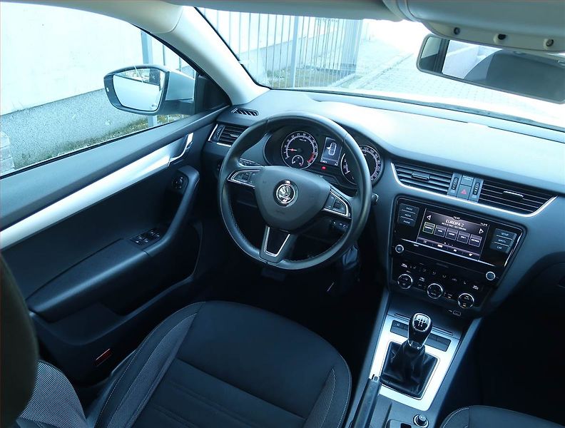 Škoda Octavia (2019) Ambition 1.6 TDI, Tempomat - fotka 7 z 23
