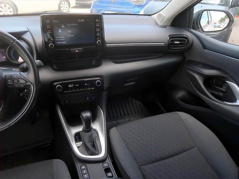 Toyota Yaris (2021) 1.5 VVT-i Hybrid, Automat - fotka 8 z 18