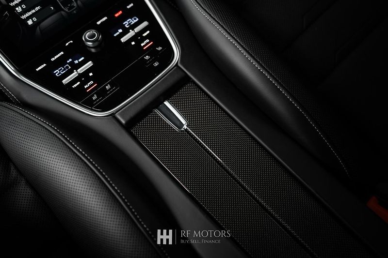 Porsche Panamera (2020) Turbo S E-Hybrid - fotka 50 z 55