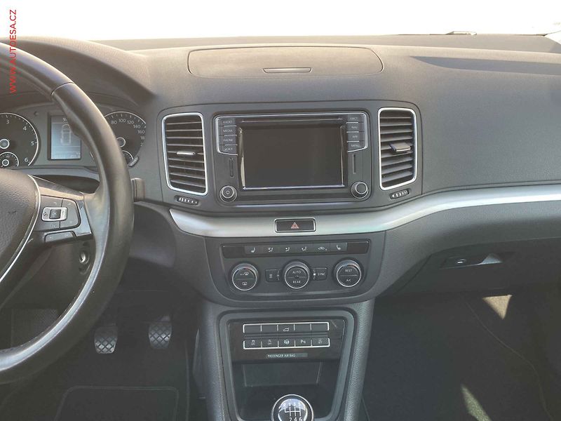Volkswagen Sharan (2018) 2.0 TDi 7míst, Comfortline - fotka 12 z 17