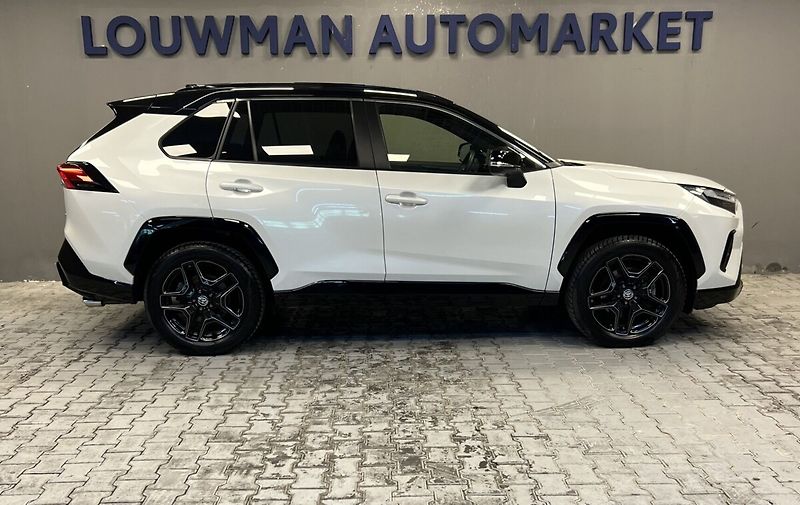 Toyota RAV4 GR SPORT 4WD e-CVT - fotka 18 z 18