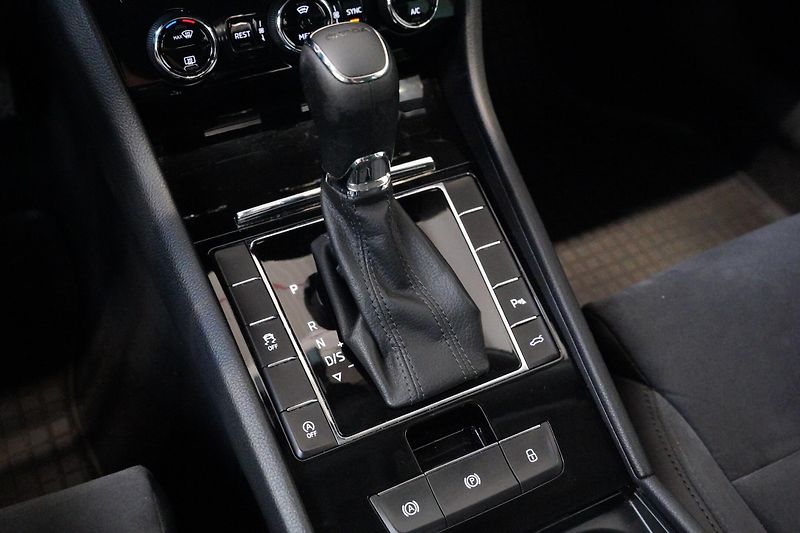 Škoda Superb - fotka 25 z 29