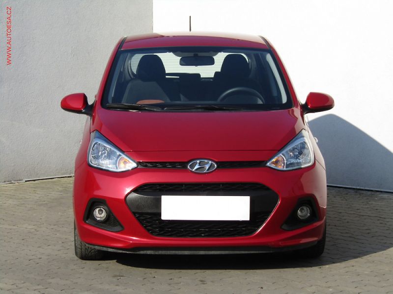 Hyundai i10 (2015) 1.0 i, ČR, AC, park čidla - fotka 2 z 3