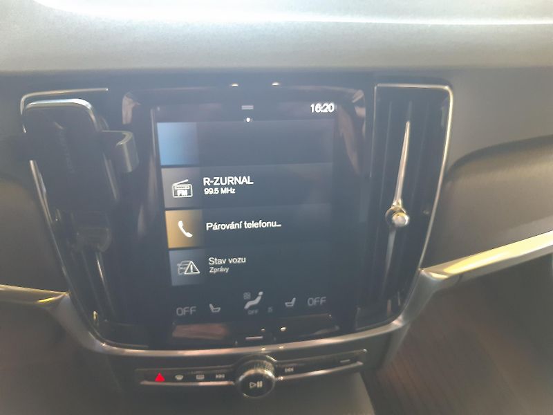 Volvo V90 2,0 d CROSSCOUNTRY 4x4 - fotka 10 z 22
