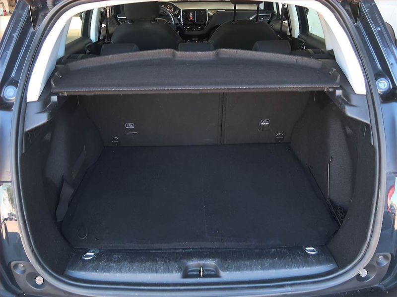 Peugeot 2008 (2019) 1.2 PureTech, Tempomat - fotka 14 z 15