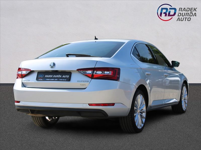 Škoda Superb 2,0 TDI  1.MAJ,A/T,4x4,STYLE - fotka 5 z 47