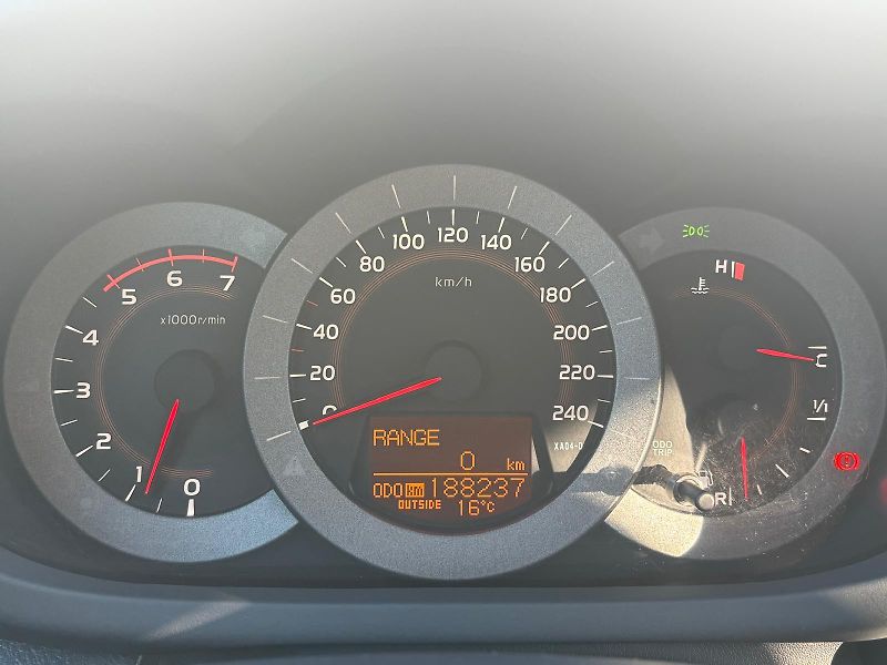 Toyota RAV4 2.2 D-4D 4x4 110kW - fotka 16 z 27