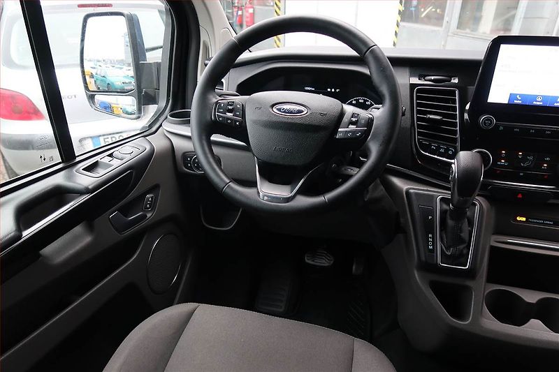 Ford Tourneo Custom (2021) Titanium 2.0 EcoBlue, ČR, 1Maj - fotka 7 z 23