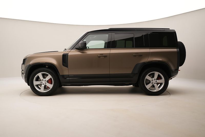 Land Rover Defender 110 D300 X AWD AUT CZ - fotka 9 z 55