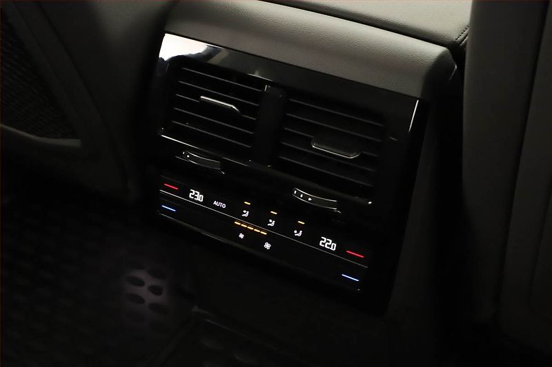 Volkswagen Touareg (2019) 3.0 TDI - fotka 13 z 19
