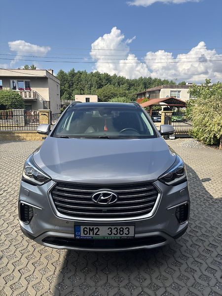 Hyundai Grand Santa Fe (2017) - fotka 3 z 8