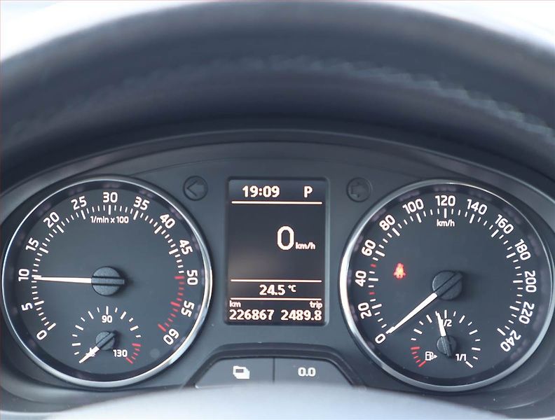 Škoda Rapid (2015) Spaceback 1.6 TDI, Automat - fotka 10 z 17