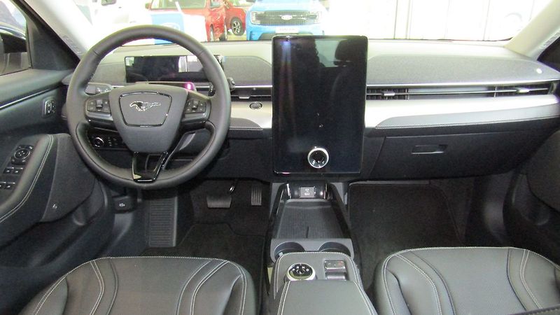 Ford Mustang Mach-E 72,6 kWh standardní dojezd 198 - fotka 5 z 8