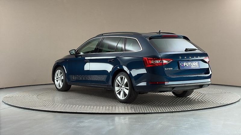 Škoda Superb 2.0 TDI DSG Ambition Combi - fotka 2 z 26