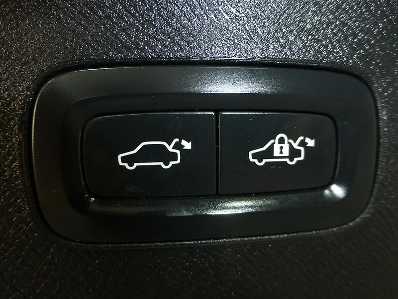 Volvo XC90 (2015) 5D-165KW*TAŽNÉ*KAMERA*7MÍST - fotka 31 z 38