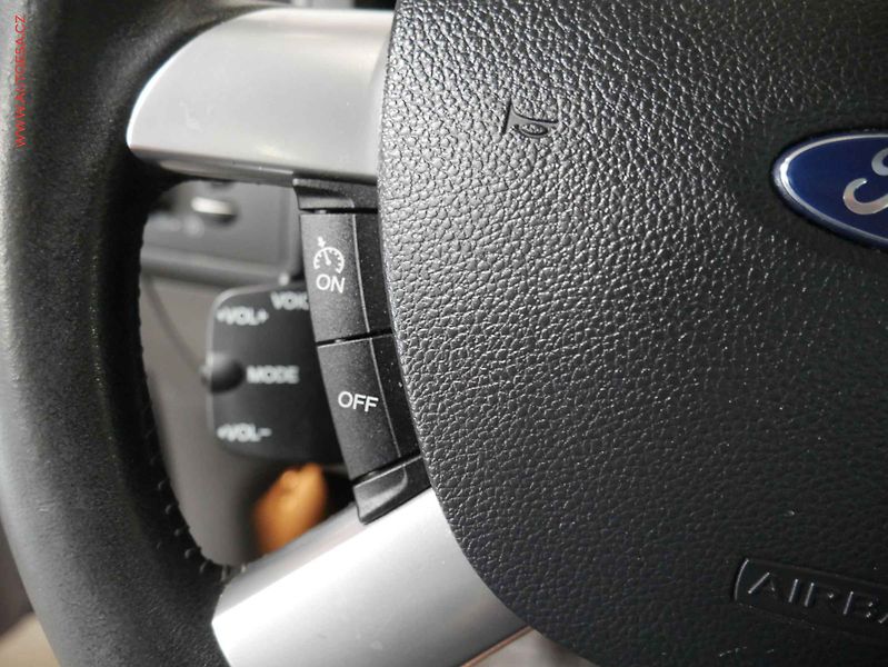 Ford Kuga (2011) 2.0 TDCi 4x4, AC, TZ, park - fotka 16 z 22