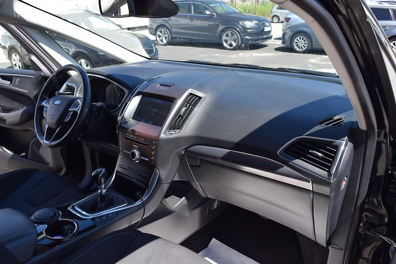Ford S-MAX (2019) 2.0TDCi 110kw TITANIUM LED KAM - fotka 38 z 50