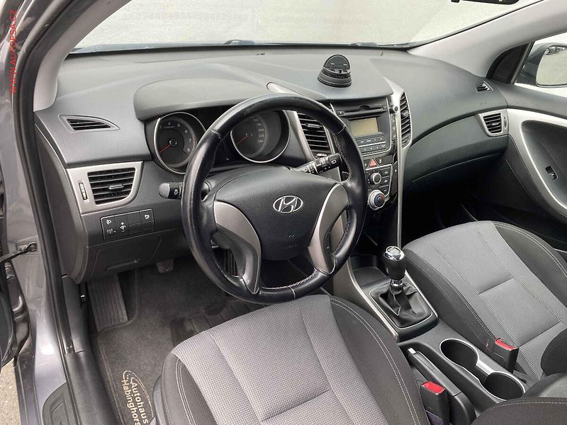 Hyundai i30 (2013) 1.4 CVVT, AC, park.čidla - fotka 8 z 14