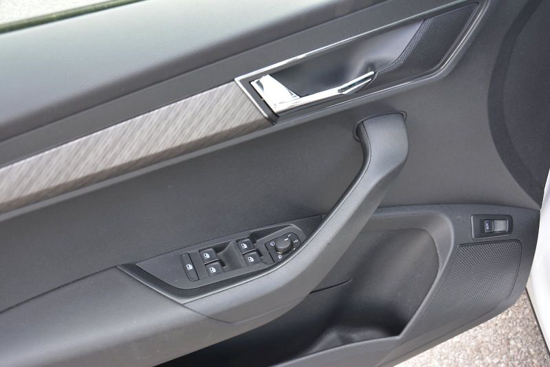 Škoda Karoq (2023) 1.5 TSI 110 kW Style Exclusive - fotka 10 z 25