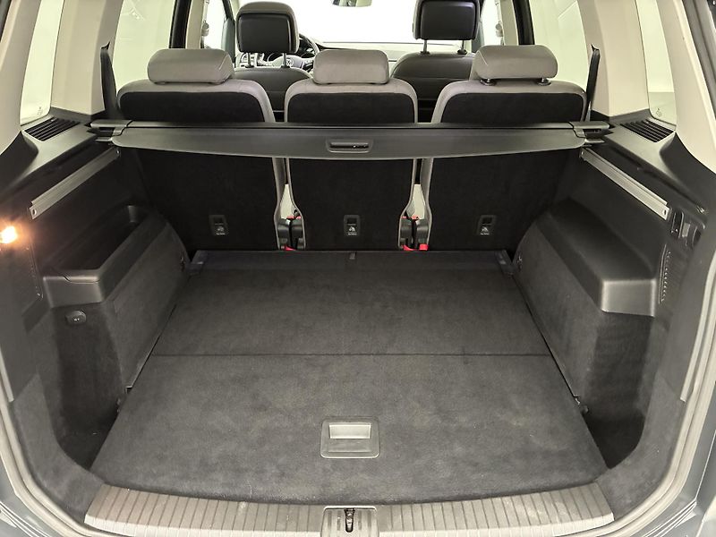Volkswagen Touran 2,0 TDI DSG Panorama 1.Maj. - fotka 10 z 32
